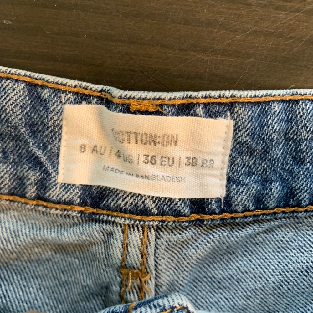 Cotton On High Rise Mom Denim Shorts Medium Wash Blue Size 4 US Frayed Hem - Picture 3 of 11